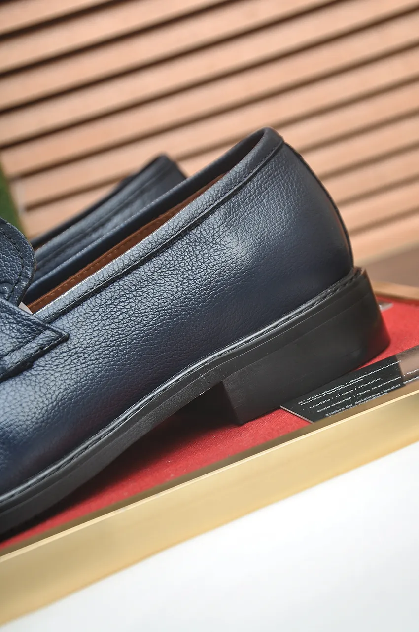 Men's shoes💰460💶Italy's top luxury men's shoes giant [GUCCI Gucci] has a new model 🍃Original European style🔰 Pleasant to the eye😍In order to make the shoes more durable and non-deformable🌀The production continues to follow traditional methods but there is still no lack of innovation💪The original cowhide is chosen for the leather♻️ Smooth, natural and exceptionally bright⭐Made of imported cowhide, the first choice of the rich 38-45 (45 customized)